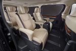 Toyota представляет минивэн GranAce Luxury MPV 2020 01